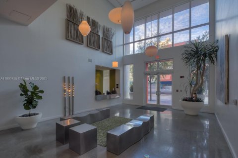 Condominio en venta en Miami, Florida, 1 dormitorio, 59.83 m2 № 1952076 - foto 2