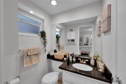 Condo in Hallandale Beach, Florida, 1 bedroom  № 2145824 - photo 11