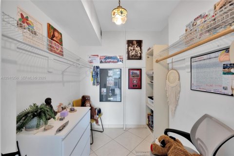 Condo in Hallandale Beach, Florida, 1 bedroom  № 2145824 - photo 10