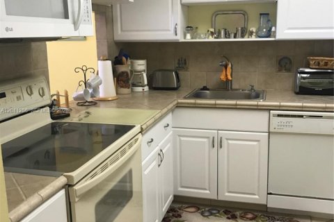 Condo in Hallandale Beach, Florida, 1 bedroom  № 2145824