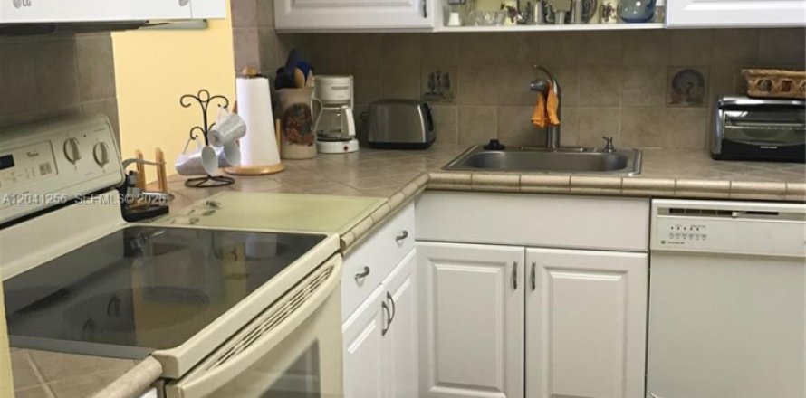 Condo in Hallandale Beach, Florida, 1 bedroom № 2145824