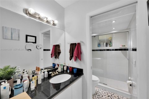 Condo in Hallandale Beach, Florida, 1 bedroom  № 2145824 - photo 8