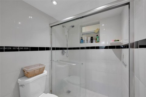 Condo in Hallandale Beach, Florida, 1 bedroom  № 2145824 - photo 7