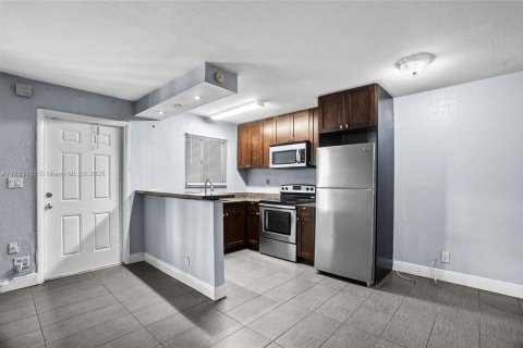 Villa ou maison à louer à Dania Beach, Floride: 1 chambre, 1149.57 m2 № 1886610 - photo 1