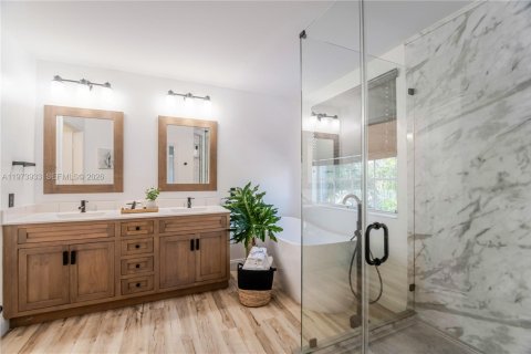 House in Weston, Florida 4 bedrooms, 253.62 sq.m. № 2040613 - photo 30