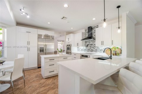 House in Weston, Florida 4 bedrooms, 253.62 sq.m. № 2040613 - photo 17