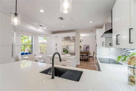 House in Weston, Florida 4 bedrooms, 253.62 sq.m. № 2040613 - photo 18