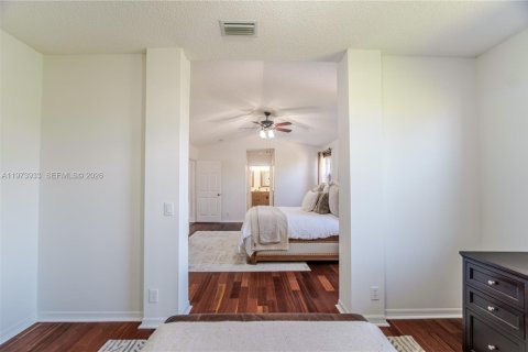 House in Weston, Florida 4 bedrooms, 253.62 sq.m. № 2040613 - photo 28