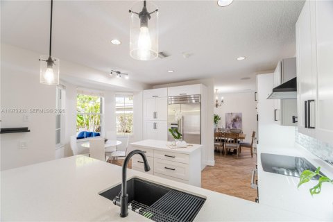 House in Weston, Florida 4 bedrooms, 253.62 sq.m. № 2040613 - photo 20