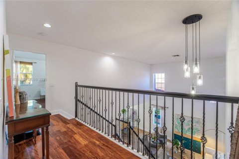 House in Weston, Florida 4 bedrooms, 253.62 sq.m. № 2040613 - photo 27