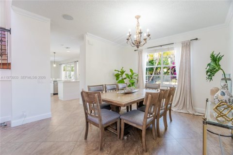 House in Weston, Florida 4 bedrooms, 253.62 sq.m. № 2040613 - photo 12