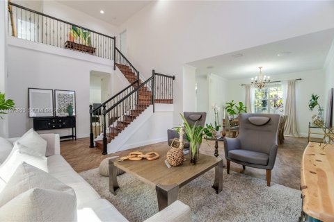 House in Weston, Florida 4 bedrooms, 253.62 sq.m. № 2040613 - photo 5