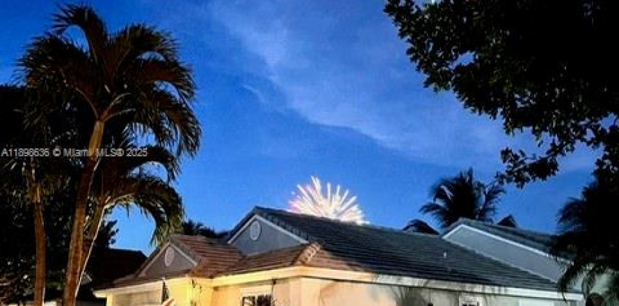 Villa ou maison à Pembroke Pines, Floride 3 chambres, 166.95 m2 № 1951315