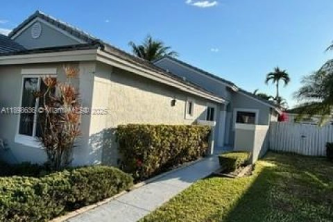 Villa ou maison à vendre à Pembroke Pines, Floride: 3 chambres, 166.95 m2 № 1951315 - photo 5