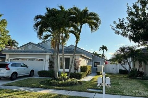 Villa ou maison à vendre à Pembroke Pines, Floride: 3 chambres, 166.95 m2 № 1951315 - photo 4