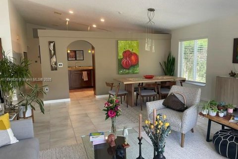 Villa ou maison à vendre à Pembroke Pines, Floride: 3 chambres, 166.95 m2 № 1951315 - photo 12
