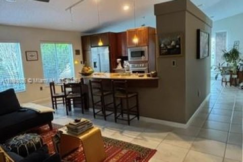 Villa ou maison à vendre à Pembroke Pines, Floride: 3 chambres, 166.95 m2 № 1951315 - photo 23