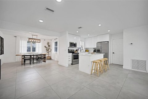 Villa ou maison à vendre à Pembroke Pines, Floride: 3 chambres, 172.05 m2 № 2082448 - photo 7