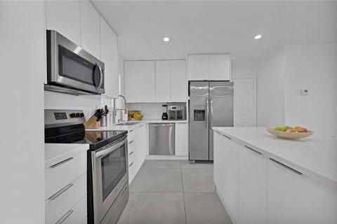 Villa ou maison à vendre à Pembroke Pines, Floride: 3 chambres, 172.05 m2 № 2082448 - photo 5