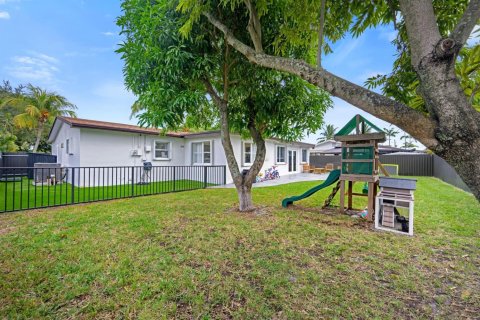 Villa ou maison à vendre à Pembroke Pines, Floride: 3 chambres, 172.05 m2 № 2082448 - photo 26