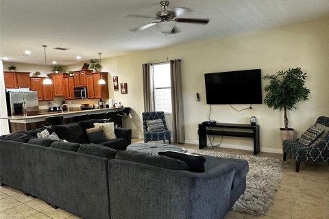 House in Davenport, Florida 7 bedrooms, 334.82 sq.m. № 1774905 - photo 20
