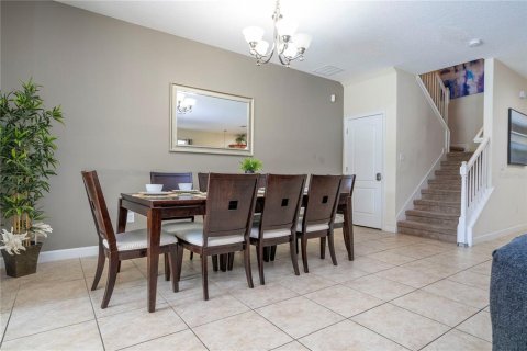 House in Davenport, Florida 7 bedrooms, 334.82 sq.m. № 1774905 - photo 5