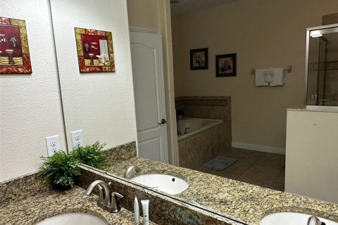 House in Davenport, Florida 7 bedrooms, 334.82 sq.m. № 1774905 - photo 18