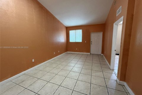Снять в аренду кондоминиум в Хомстед, Флорида 3 спальни, 109.81м2, № 2034883 - фото 4