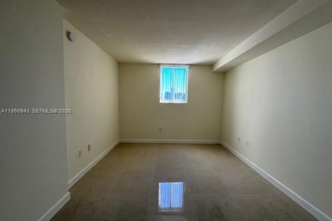 Apartamento en alquiler en Miami, Florida, 2 dormitorios, 80.36 m2 № 2011803 - foto 5