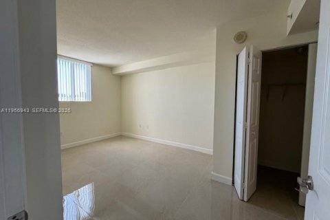 Apartamento en alquiler en Miami, Florida, 2 dormitorios, 80.36 m2 № 2011803 - foto 4