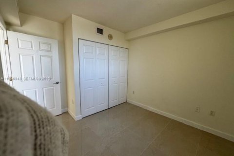 Apartamento en alquiler en Miami, Florida, 2 dormitorios, 80.36 m2 № 2011803 - foto 7