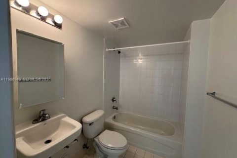 Apartamento en alquiler en Miami, Florida, 2 dormitorios, 80.36 m2 № 2011803 - foto 10