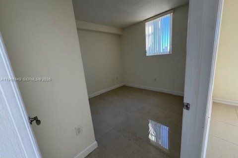 Apartamento en alquiler en Miami, Florida, 2 dormitorios, 80.36 m2 № 2011803 - foto 8