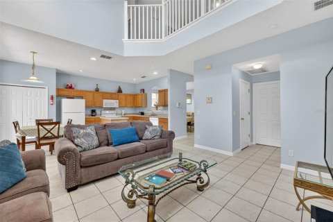 Casa en venta en Davenport, Florida, 6 dormitorios, 257.43 m2 № 2213106 - foto 13