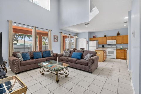 Casa en venta en Davenport, Florida, 6 dormitorios, 257.43 m2 № 2213106 - foto 12