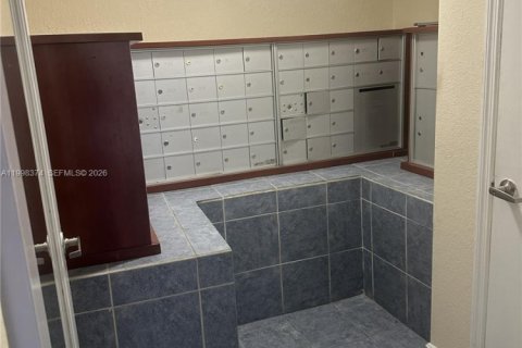 Condo in Miami, Florida, 2 bedrooms  № 2068862 - photo 17