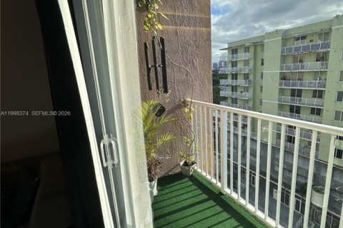 Condo in Miami, Florida, 2 bedrooms  № 2068862 - photo 5