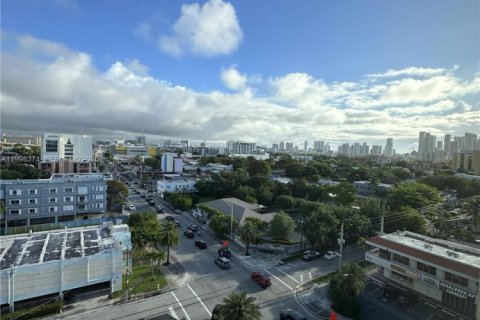 Condo in Miami, Florida, 2 bedrooms  № 2068862 - photo 8