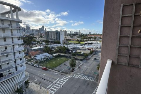 Condo in Miami, Florida, 2 bedrooms  № 2068862 - photo 6