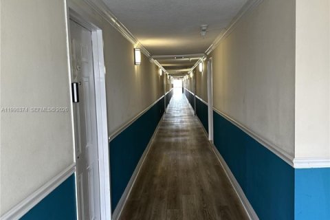 Condo in Miami, Florida, 2 bedrooms  № 2068862 - photo 13