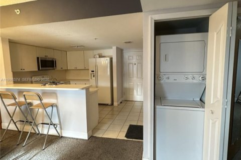 Condo in Miami, Florida, 2 bedrooms  № 2068862 - photo 4