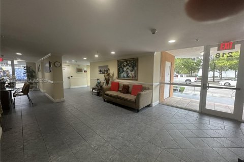 Condo in Miami, Florida, 2 bedrooms  № 2068862 - photo 15