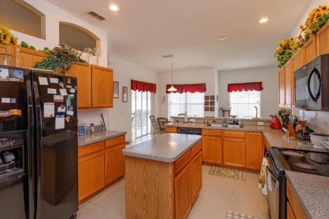 House in Davenport, Florida 5 bedrooms, 263.66 sq.m. № 2094546 - photo 7