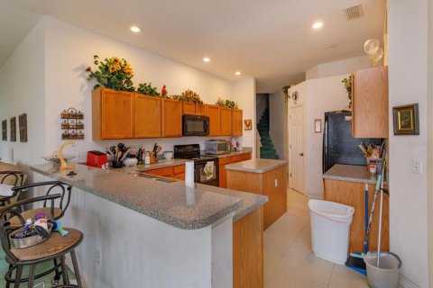 House in Davenport, Florida 5 bedrooms, 263.66 sq.m. № 2094546 - photo 5