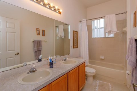 House in Davenport, Florida 5 bedrooms, 263.66 sq.m. № 2094546 - photo 18