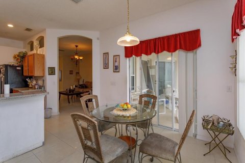 House in Davenport, Florida 5 bedrooms, 263.66 sq.m. № 2094546 - photo 8