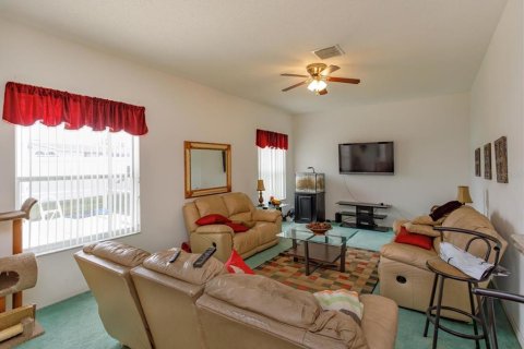 House in Davenport, Florida 5 bedrooms, 263.66 sq.m. № 2094546 - photo 10
