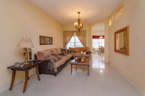 House in Davenport, Florida 5 bedrooms, 263.66 sq.m. № 2094546 - photo 4