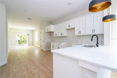 Casa en venta en Apopka, Florida, 4 dormitorios, 150.69 m2 № 1747277 - foto 5