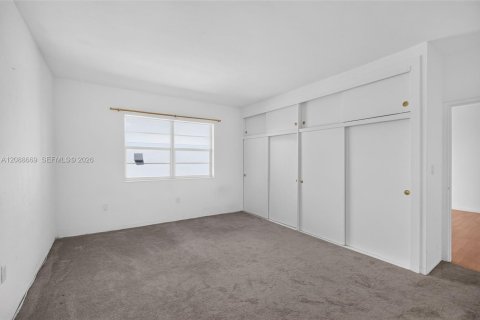 Condo in North Bay Village, Florida, 2 bedrooms № 2370022 - photo 26